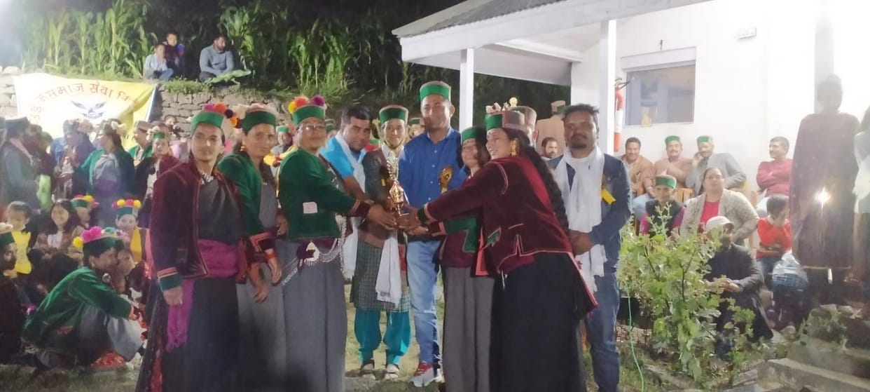 snegprabha women mandal win 100 meter race