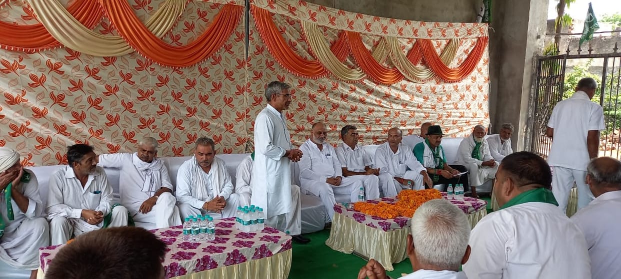 'Workers arrived at the meeting on 9th'