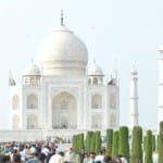 ताजमहल में पर्यटक