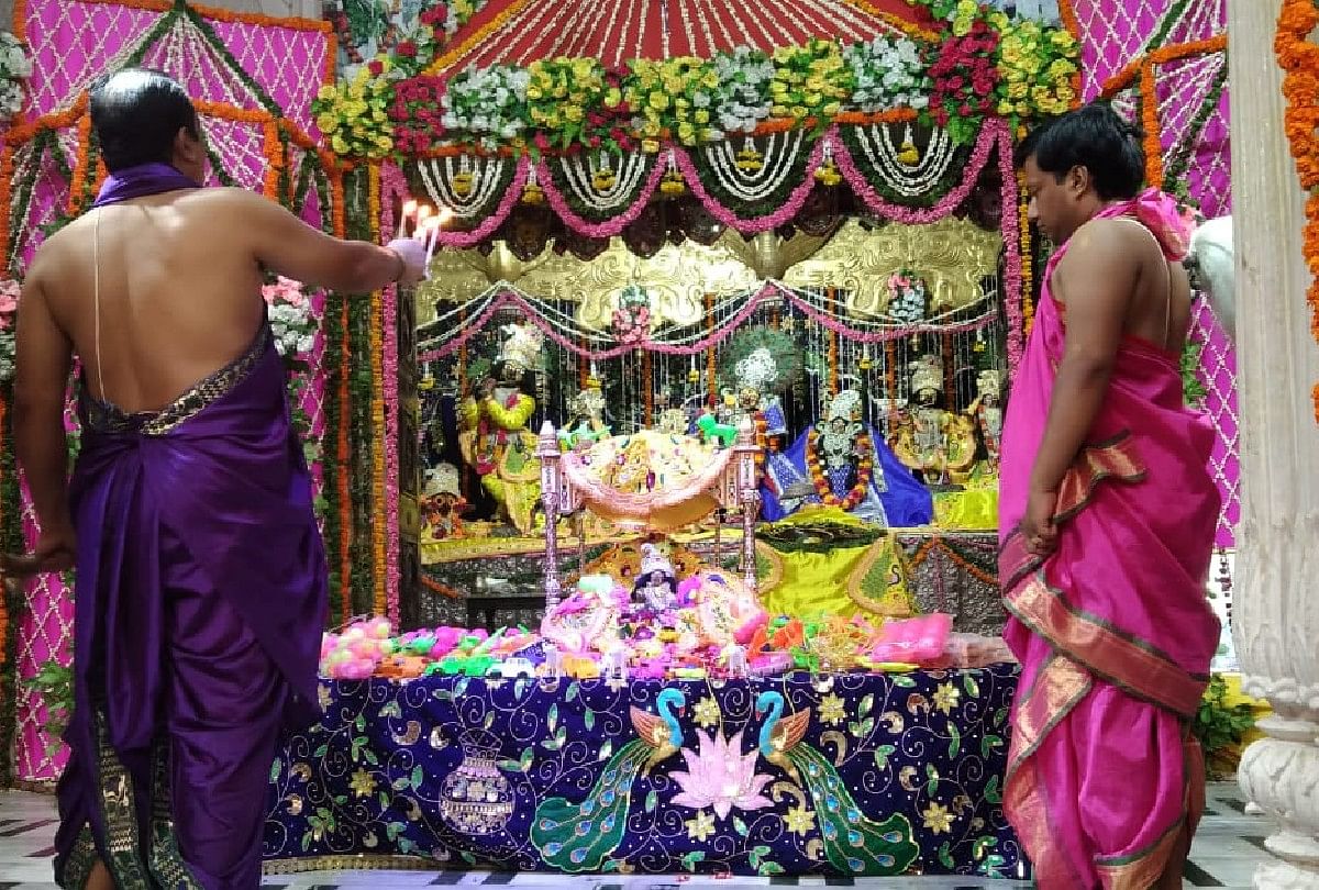 Janmashtami 2021: Decoration ideas for palki and swings to celebrate Lord  Krishna's birthday (PICS)