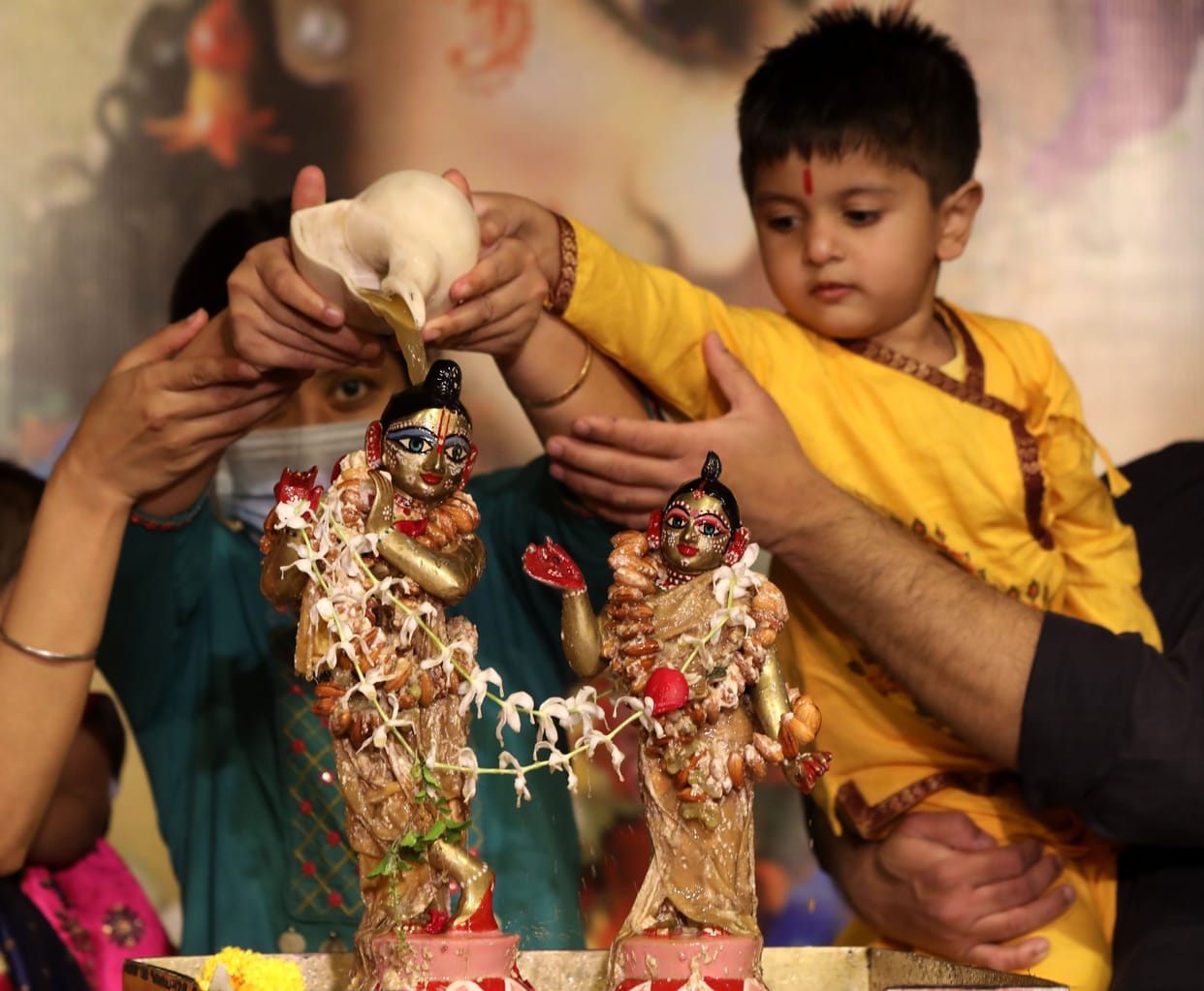 Mahabhishek of Radha Madhav in ISKCON temple on Janmashtami