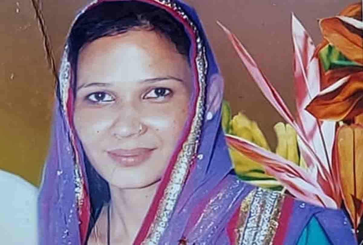 Hina of Kanpur trapped in Kabul with three children
