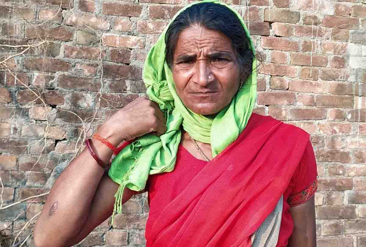 Jalaun: Pradhan beats woman for not paying commission in MNREGA wages