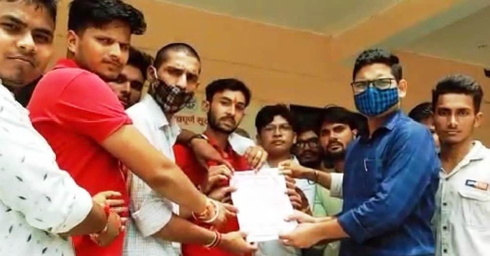 Azad Manch India demands hanging of killers of daughter Kajal of Gorakhpur