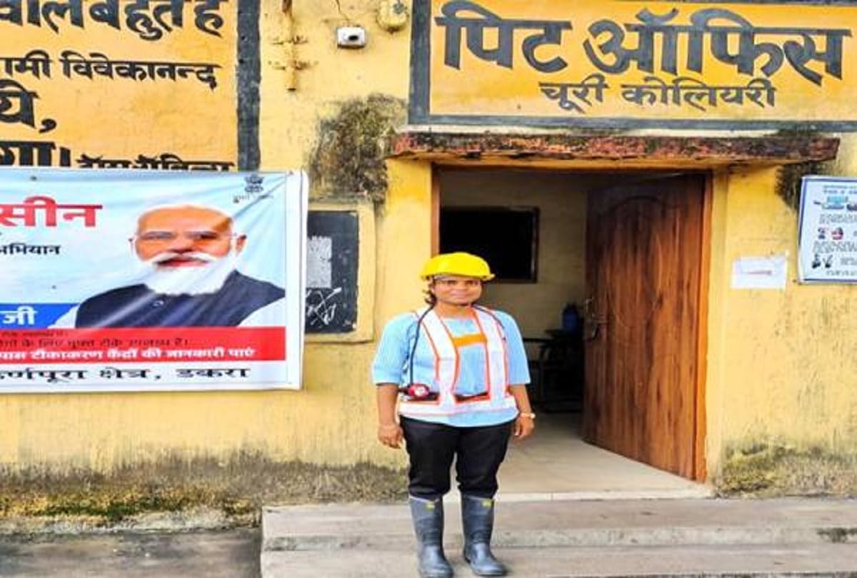 Union Minister Pralhad Joshi Congratulates Akanksha Kumari the first ever woman mining engineer to work in underground mines