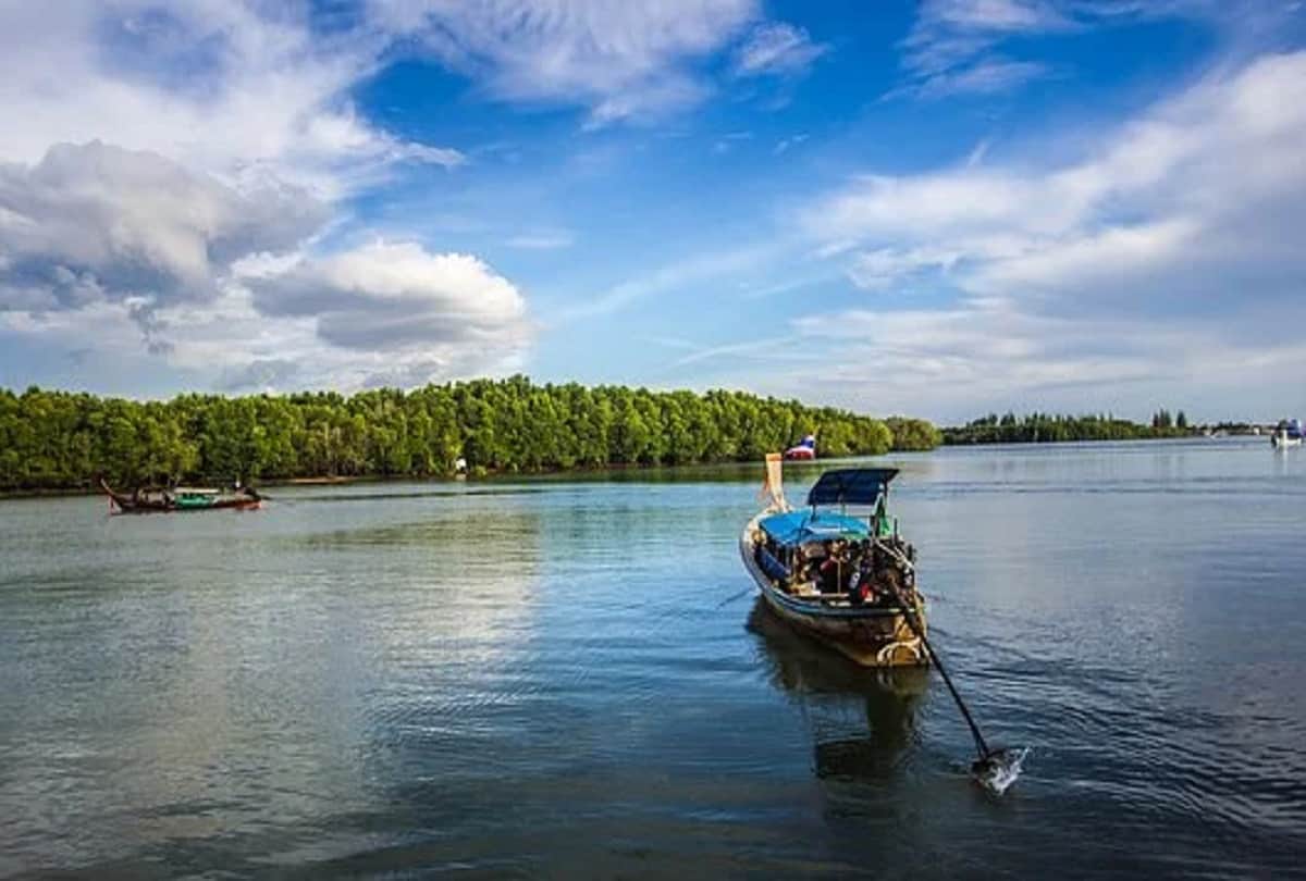 Most beautiful tourist place in India Andaman beautiful island surrounded by natural scenery