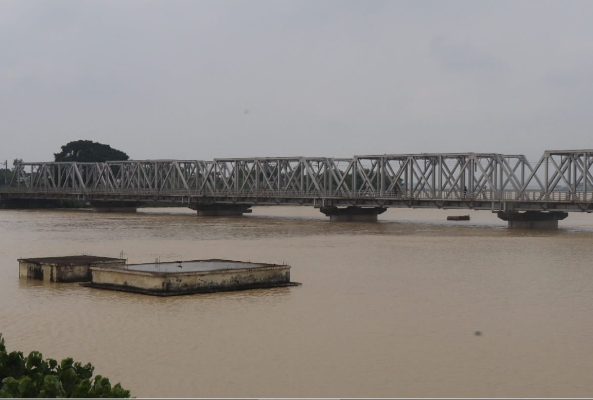 Flood of Gorakhpur today Water level of six rivers including Rapti Rohin dangerous
