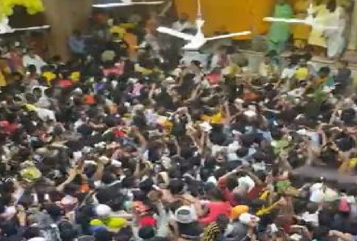 Janmashtami 2021 Celebration in Mathura News: huge crowd of devotees gathered in banke bihari temple on mangala arti
