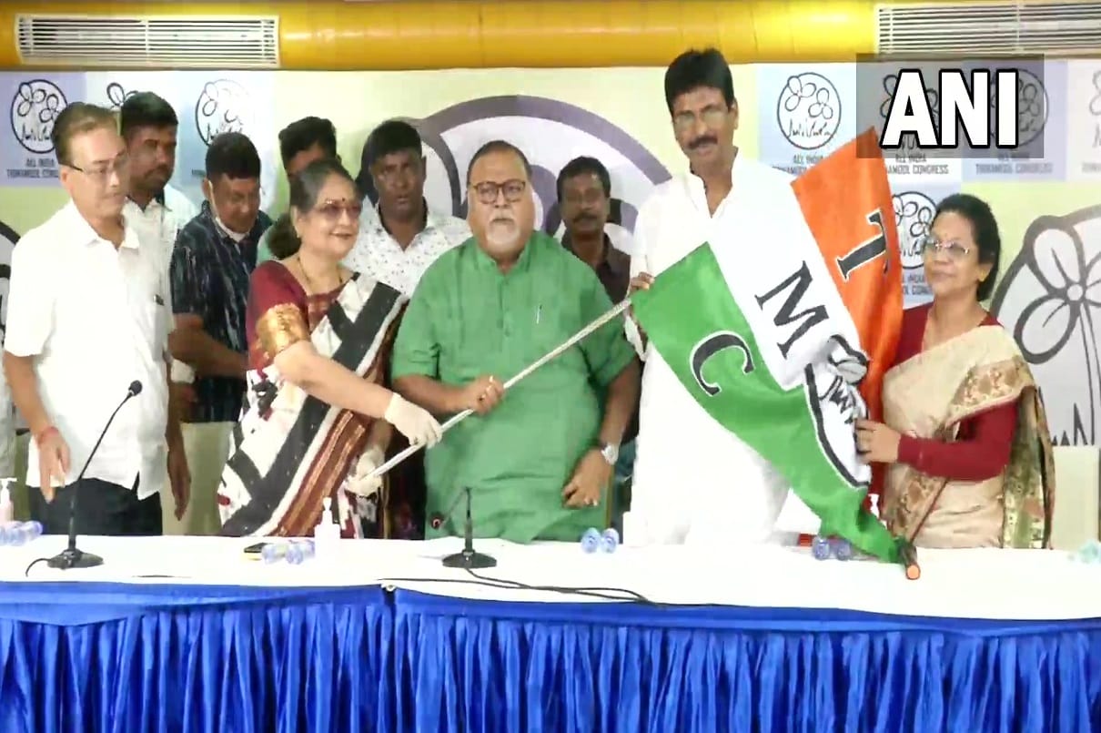 BJP MLA Biswajit Das and BJP councillor Manotosh Nath join TMC