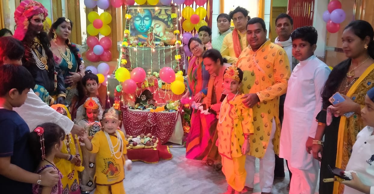 Choto so Kanha swings in my angana