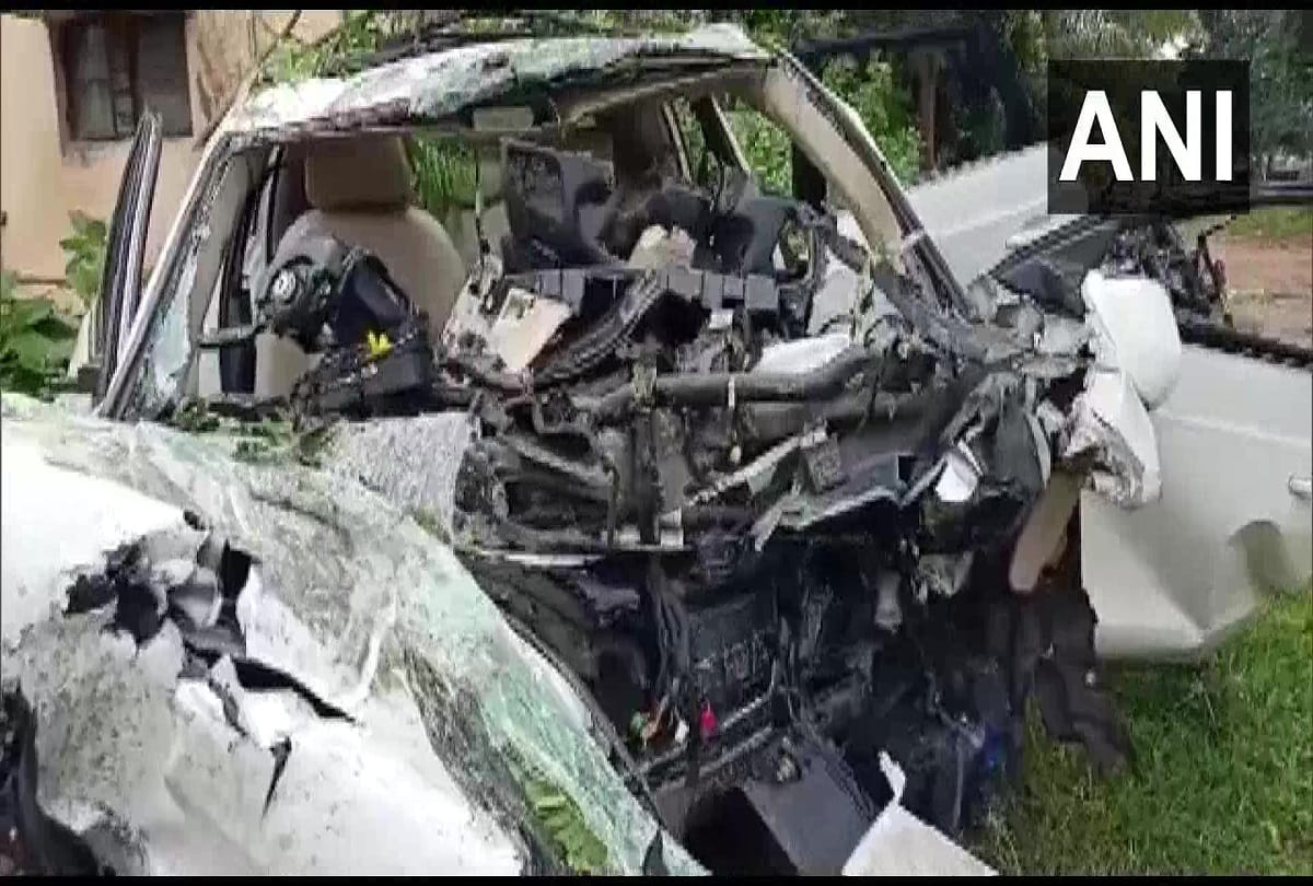 Bengaluru Speeding Audi rams into pole killing seven