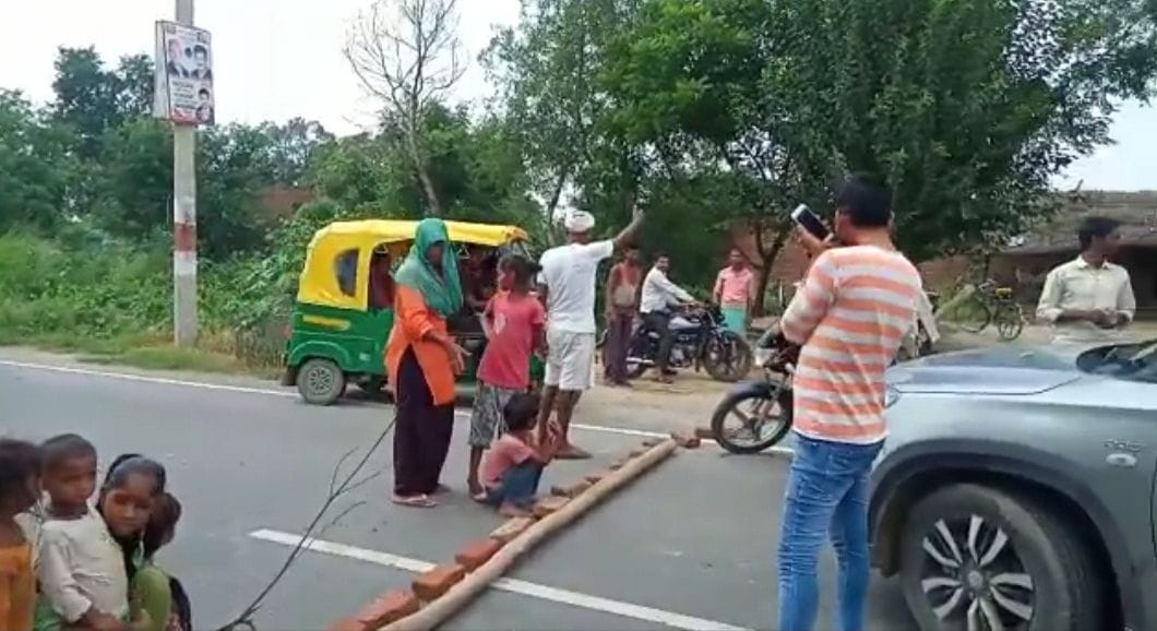 Jam imposed to open the way