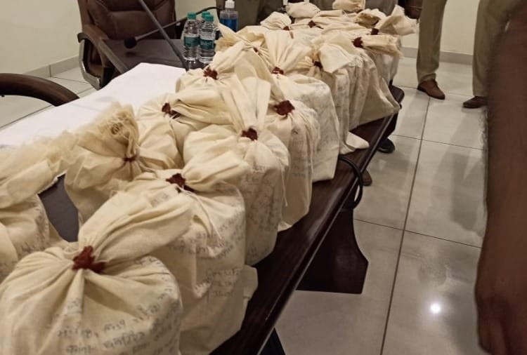 Kapurthala police caught two smugglers with 20 kg heroin