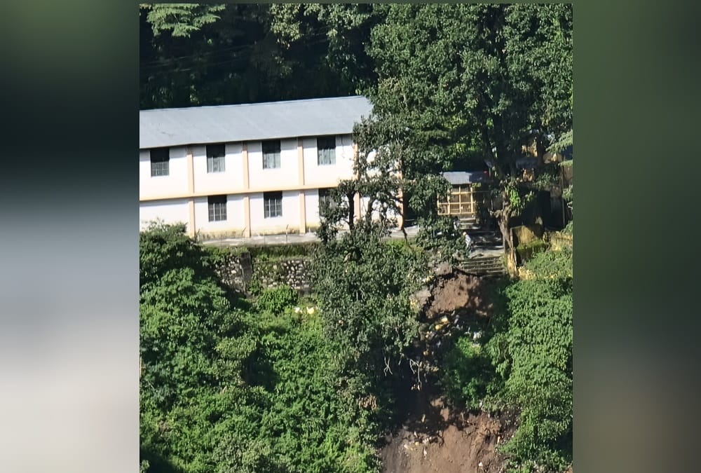 Uttarakhand Weather Update Today: Cracks on Nainital Haldwani Highway and Landslide in Many Places photos