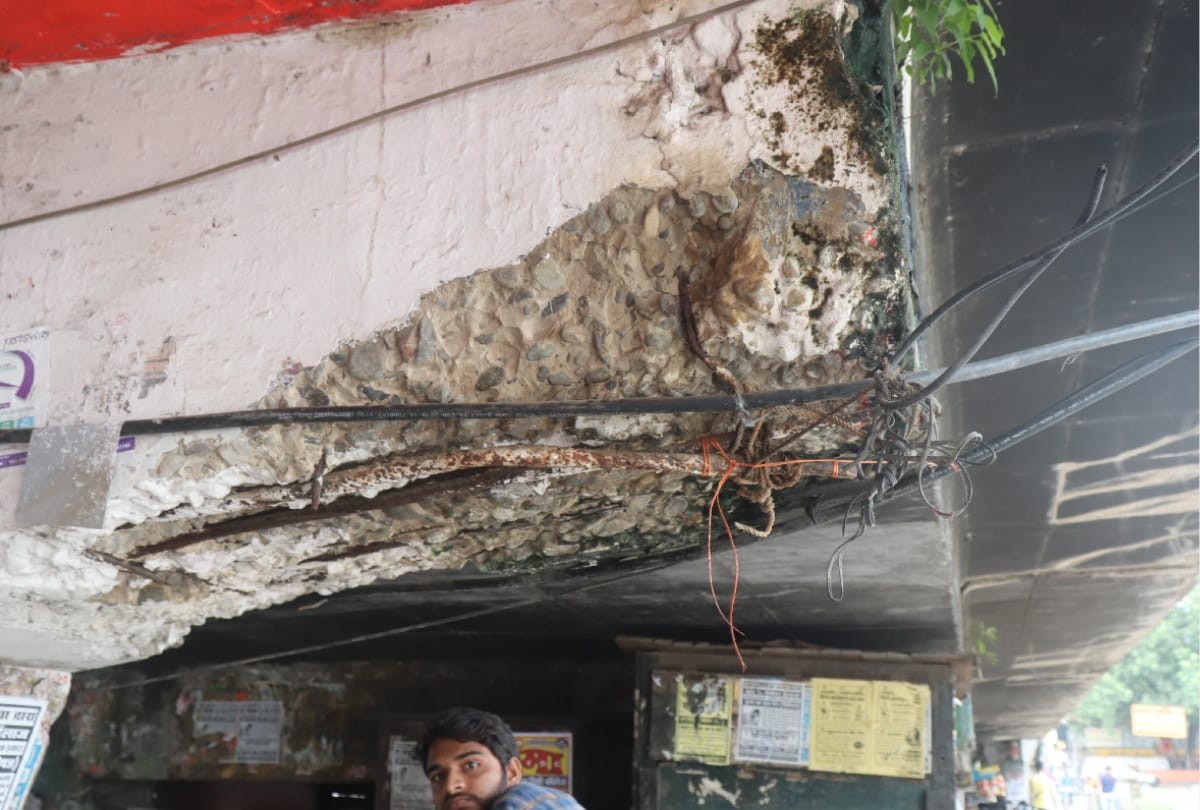 Pillars of Gorakhnath bridge falling into disrepair in gorakhpur