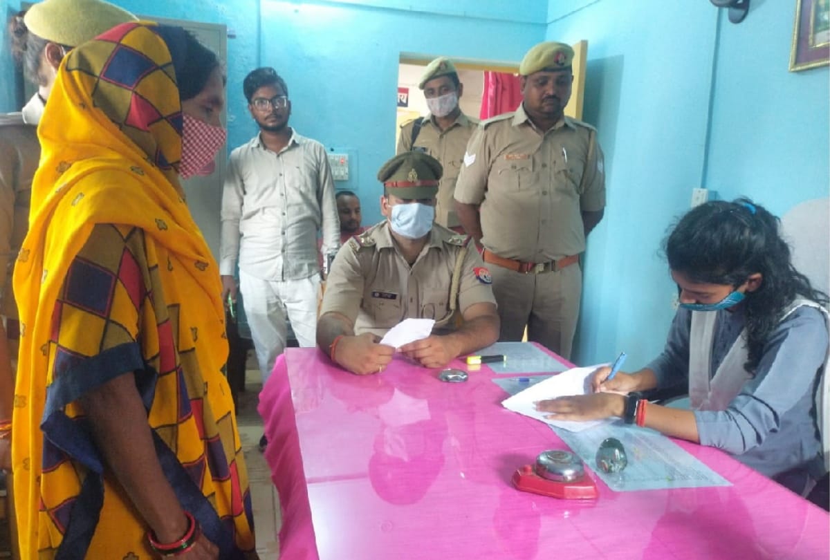 12th student became police station for a day in Maharajganj