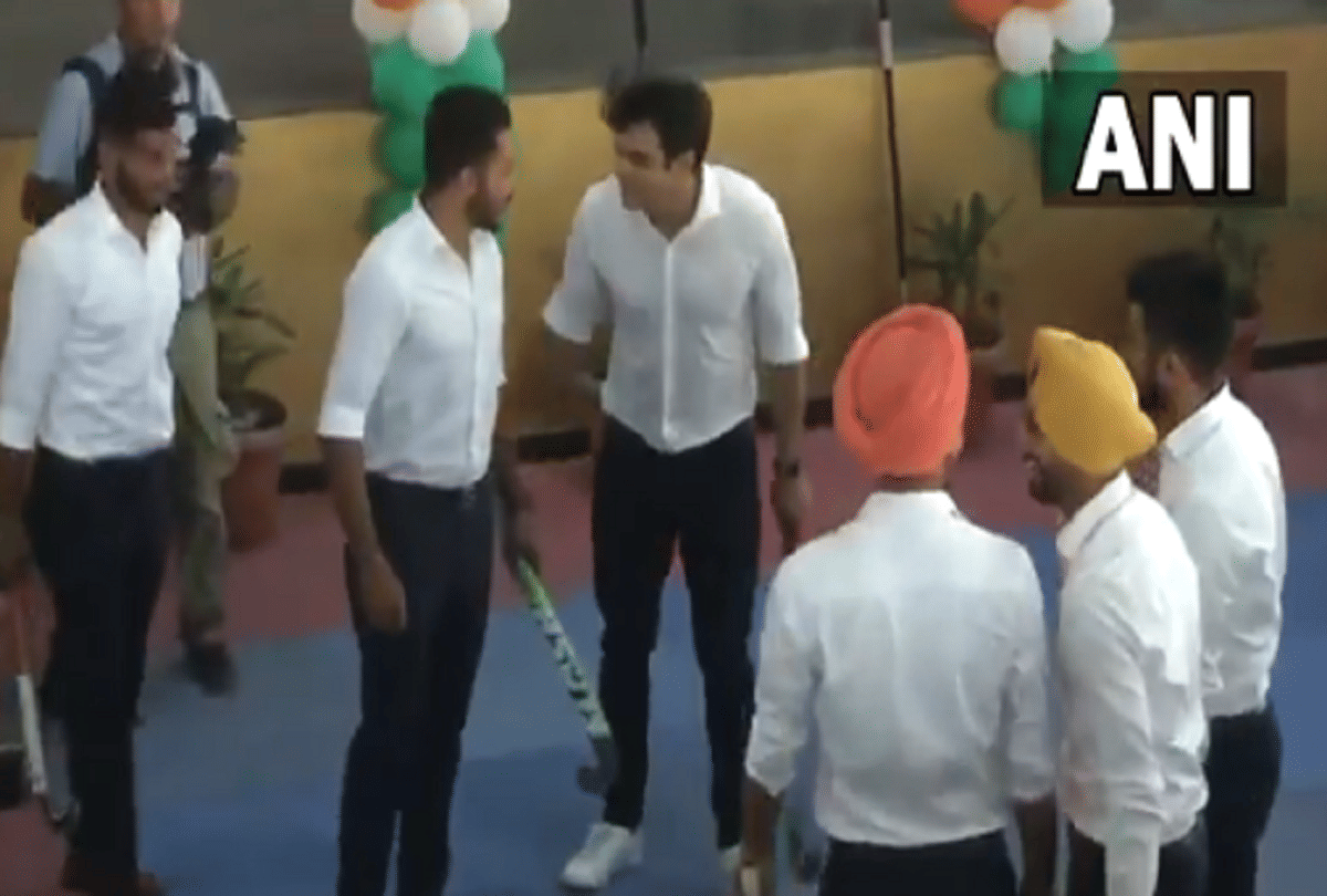 Olympian Neeraj Chopra played hockey while captain manpreet singh throws discus in an event