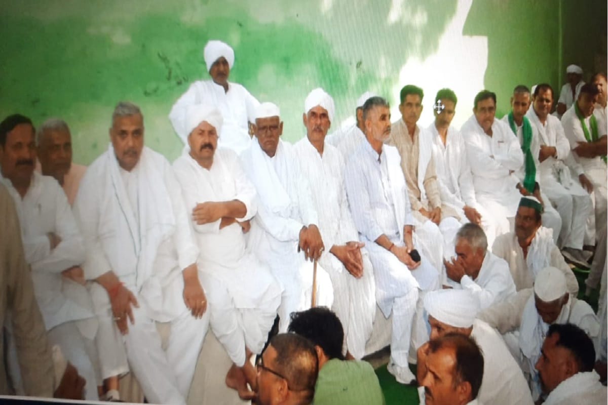 Shamli News: Chaudhary Naresh Tikait said in the panchayat that there should be no shortage in the respect of Khap Chaudharis