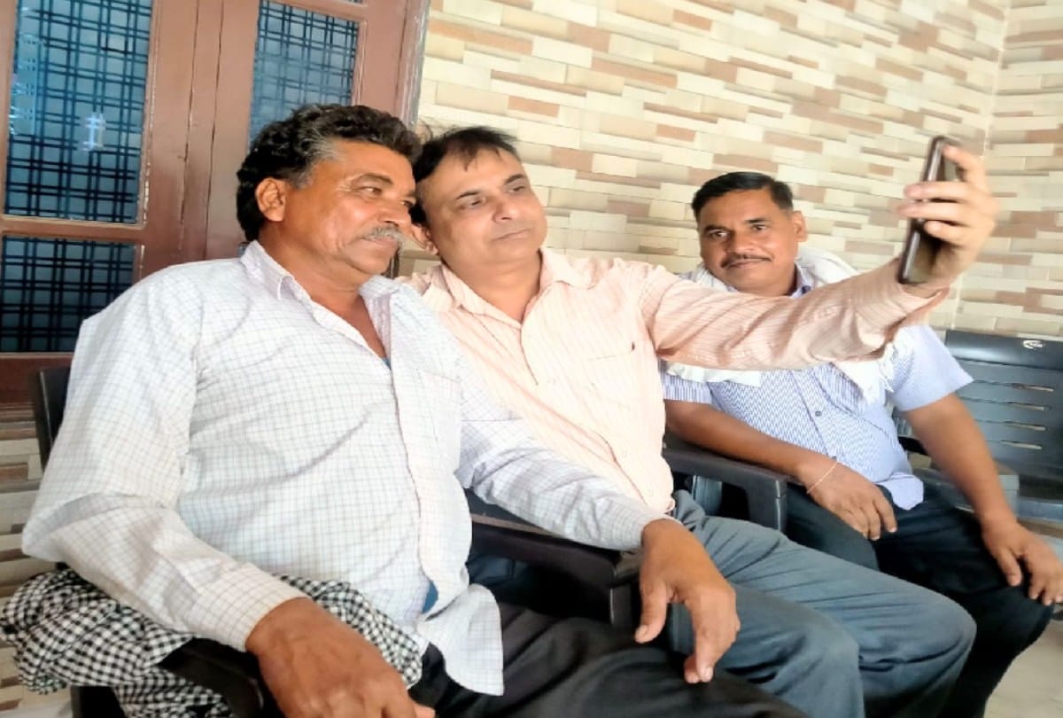 tokyo paralympics 2020 silver medal winner Nishad kumar make video call to home in una himachal pradesh