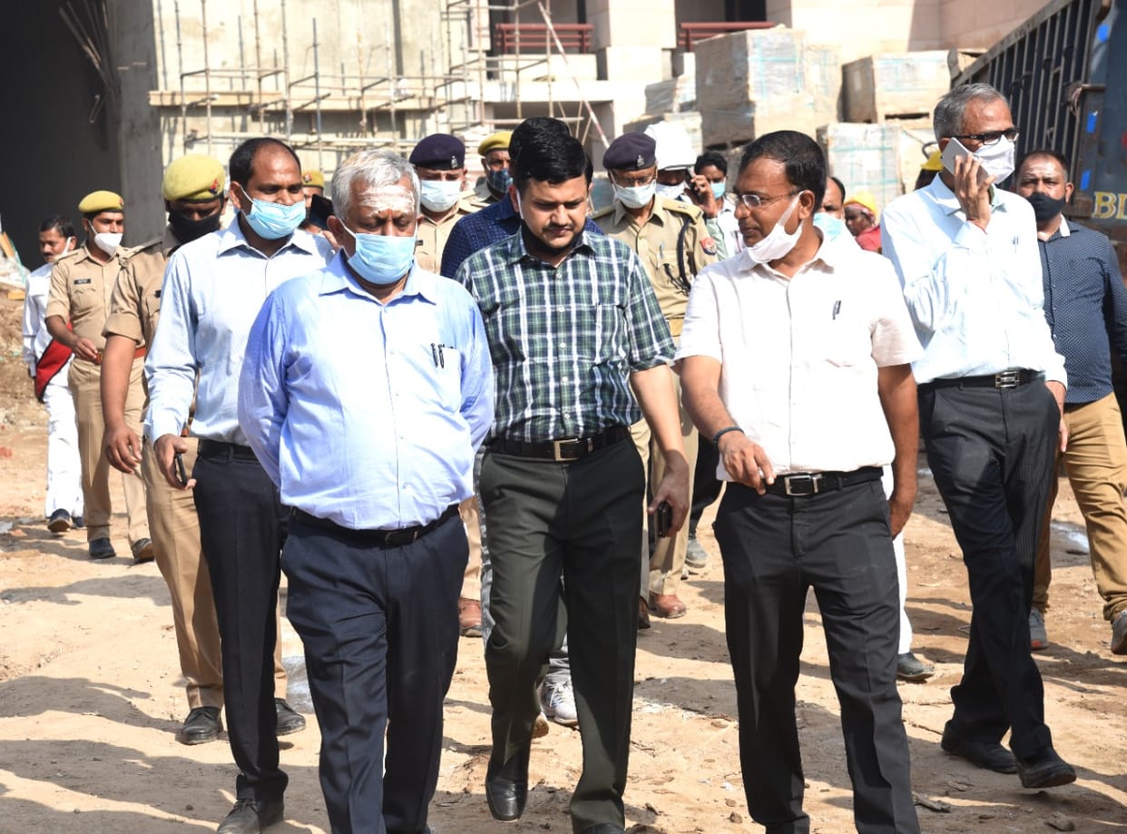 Additional Chief Secretary inspected Shri Kashi Vishwanath Dham said to complete work