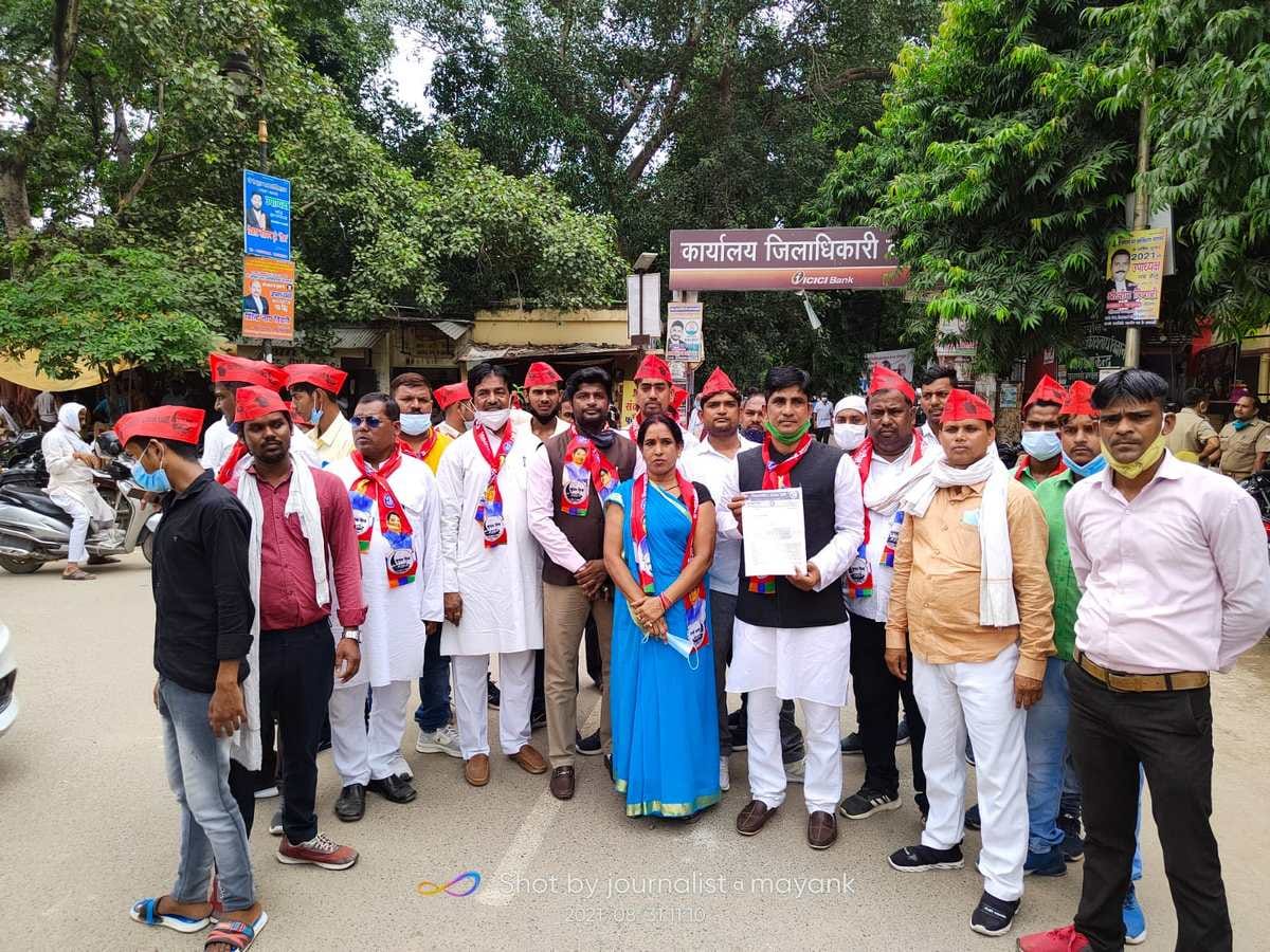 VIP workers submitted a memorandum to DM regarding reservation VIP party will contest on 154 assembly seats in UP