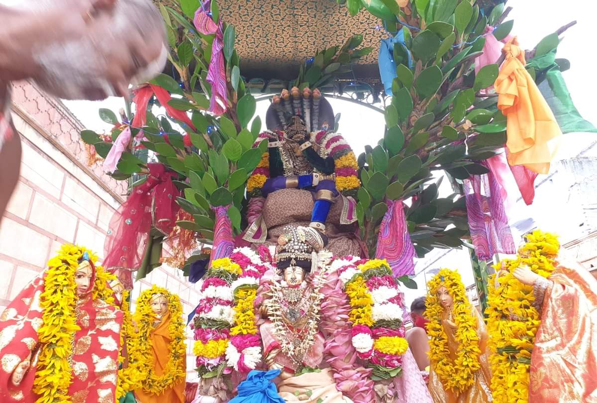 Sharad Purnima 2021: Thakur Banke Bihari Maharaj Ki Poshak