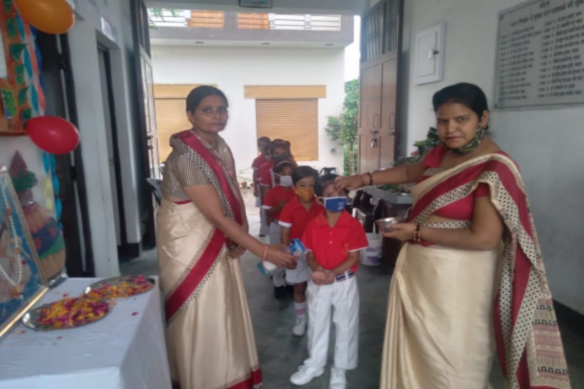 Primary schools in Meerut open today, classes started with thermal scanning and social distancing
