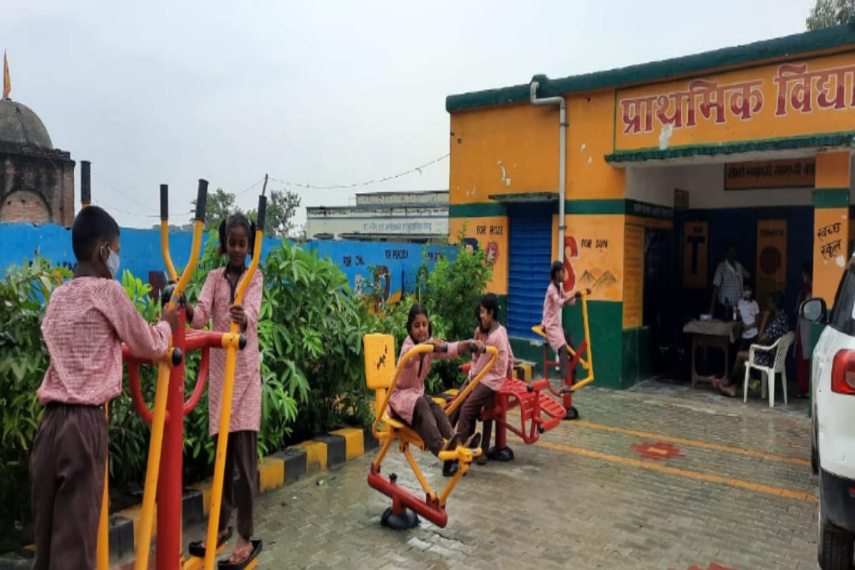 Primary schools in Meerut open today, classes started with thermal scanning and social distancing