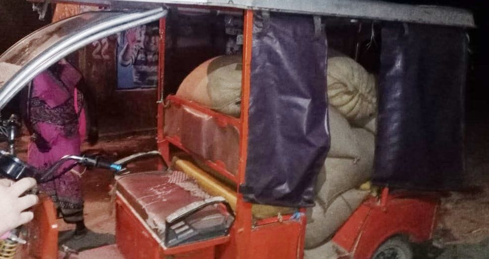 The people of the village caught the government ration, the police reached