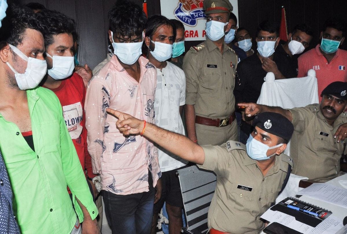 Agra Police Arrests Miscreant Who Looted 11 Lakh Rupees Cash Of Petrol Pump