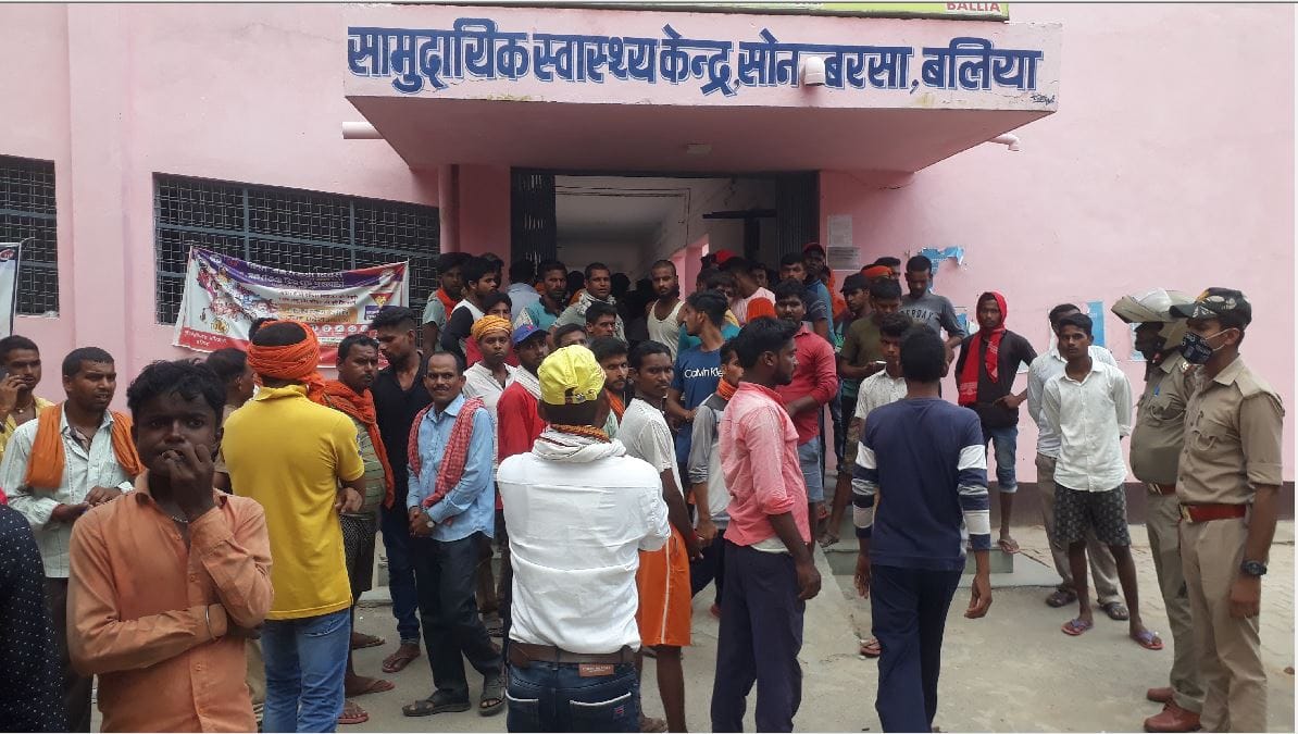 eight years old boy death due to drowning in ballia who went out to admission in school relatives makes chaos in govt hospital