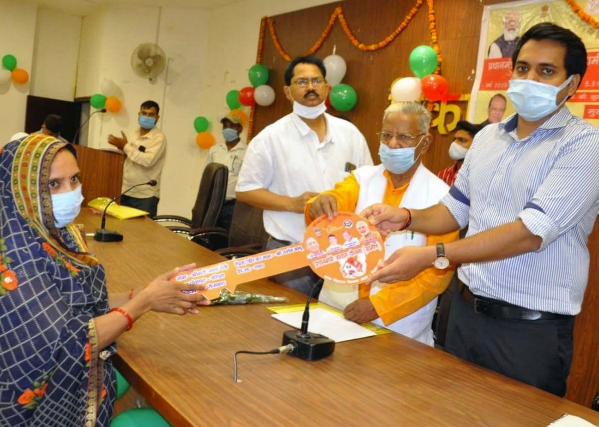 MP handed over the keys to the characters of Pradhan Mantri Awas Yojana Rural