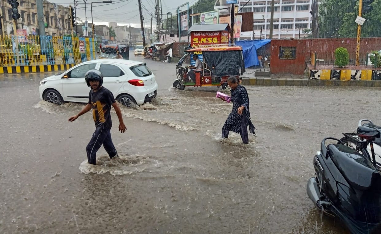 40 mm rain in Bhiwani city, road overflow