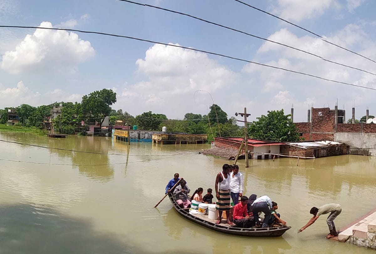 Gorakhpur flood Health in 114 villages affected by floods animal husbandry team not reach 190 villages