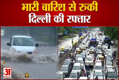 heavy rainfall lashes delhi waterlogging in many areas