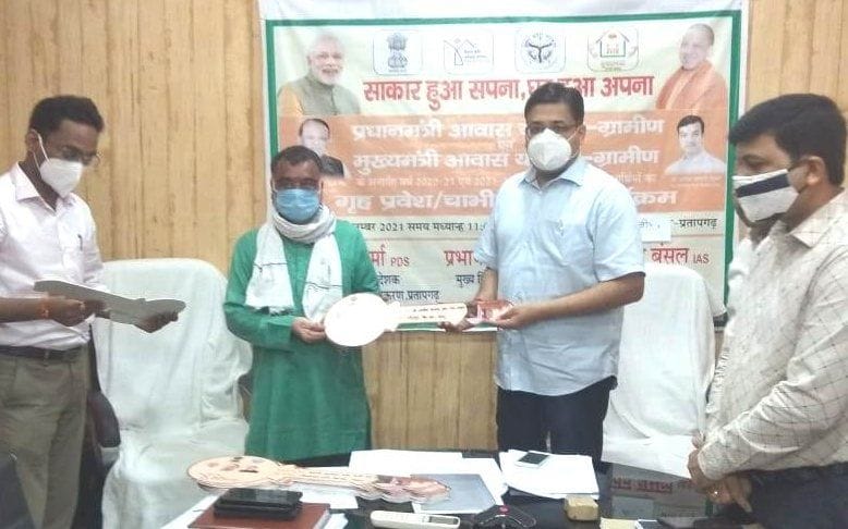 CM Yogi asked Sushila Devi which schemes got the benefit