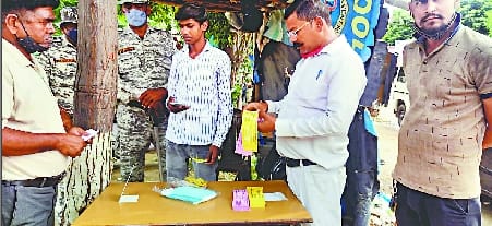 Corporation took action on illegal parking on Pilibhit Bypass Road
