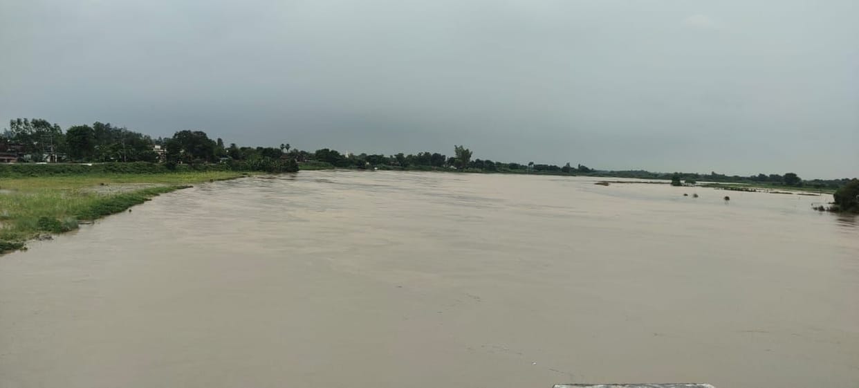 rapti increased 95 cm above danger level