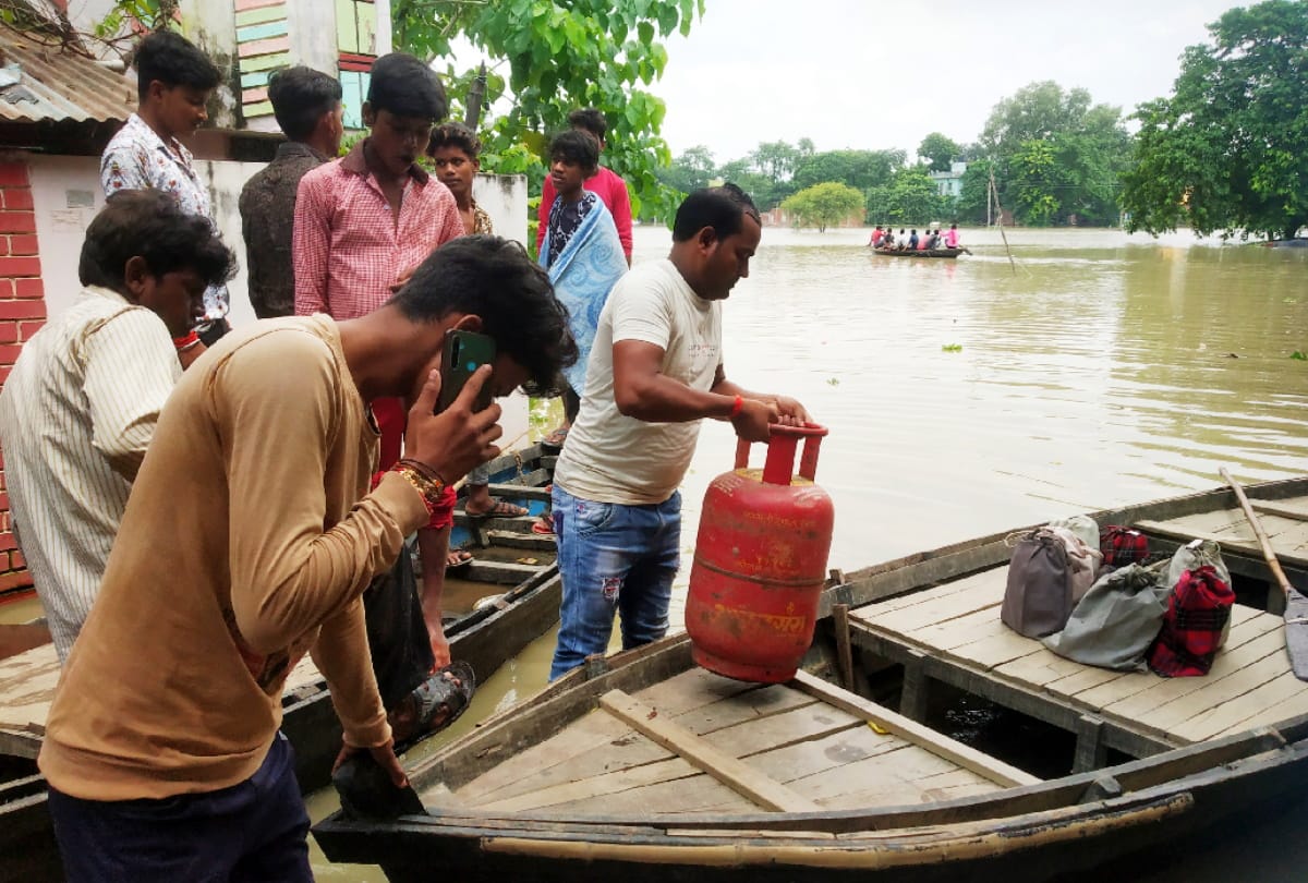flood of gorakhpur 304 villages surrounded by flood and population of 2.29 lakh affected