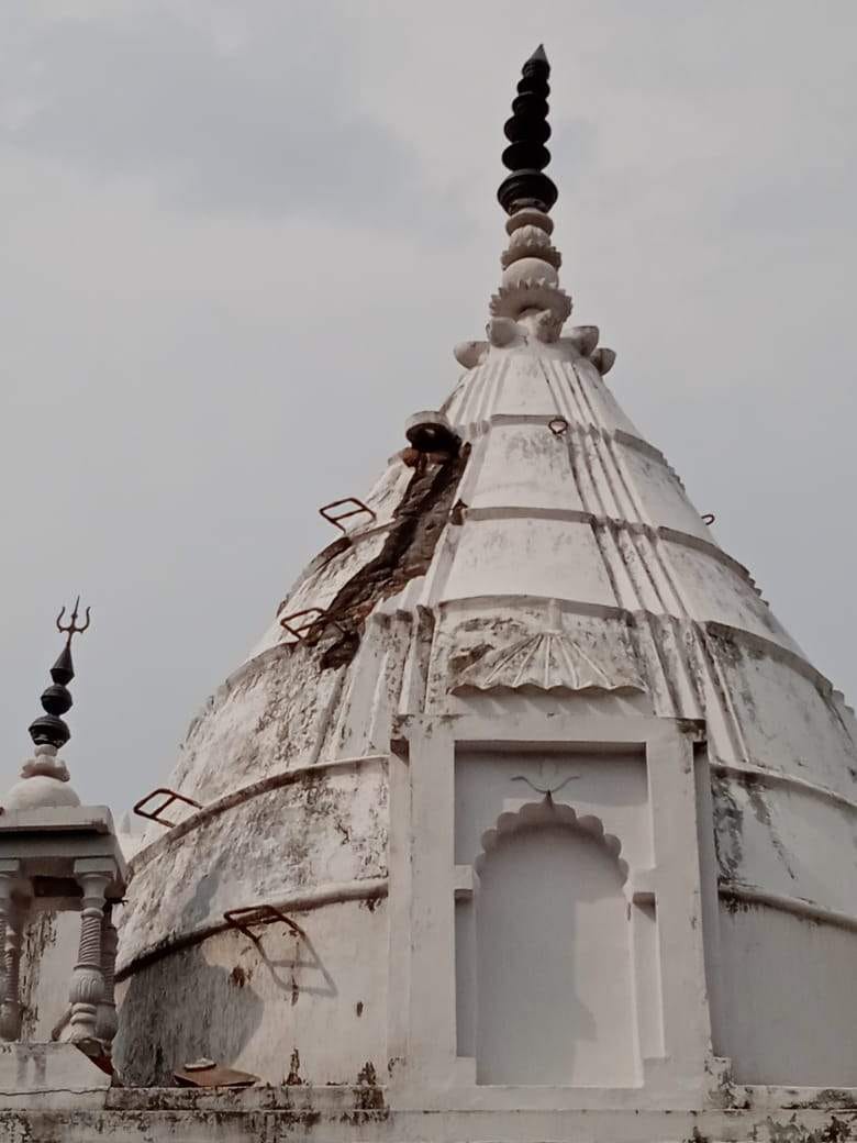 temple cracked by thunderbolt