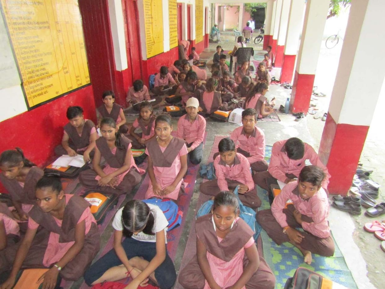 paanch maah baad skoolon mein goonja ka se kabootar