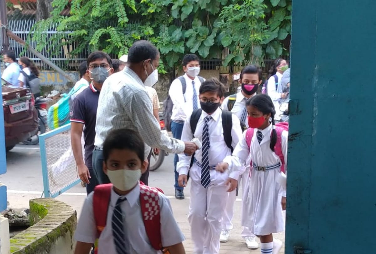Gorakhpur School Reopen News: Schools reopen in Gorakhpur UP one to fifth Classes started from today in private and council school