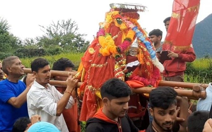 Villagers offered local products to mother Nanda