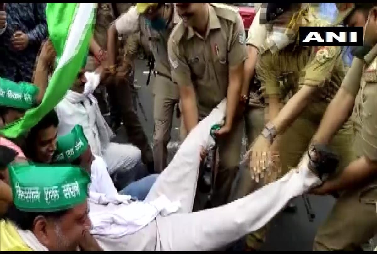 Farmers protest against Noida authority demands increase in land compensation and other benefits 