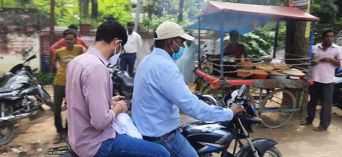 Joint Magistrate reached ARTO office to get driving license from bike Jaunpur