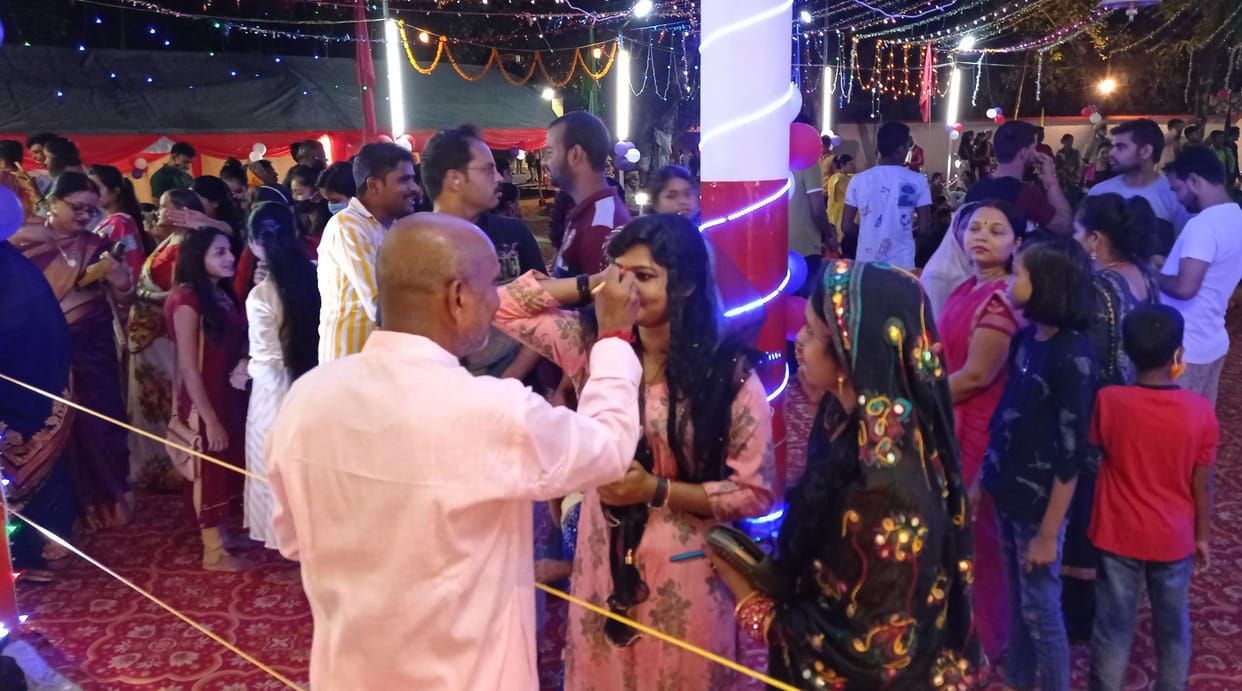 Congratulations, Krishna Kanhai was born from house to house