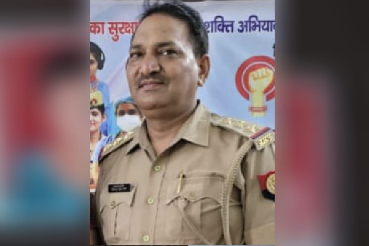 investigation of ASP Hapur, who favors the inspector trapped in corruption.