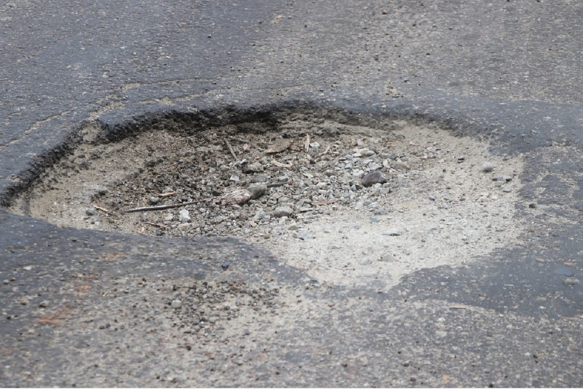 UP News: 623 pit in six kilometer on Highway road in Bijnor city and see photos