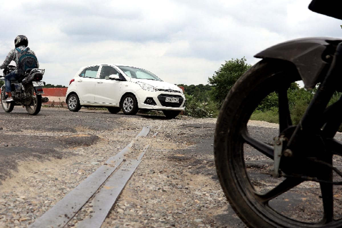 UP News: 623 pit in six kilometer on Highway road in Bijnor city and see photos