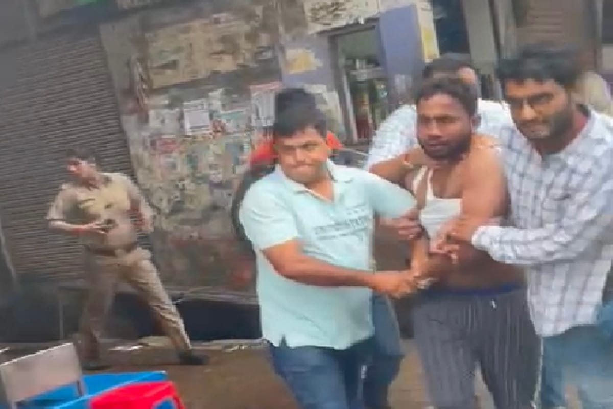 UP News: Attack on Delhi police during raid in jali kothi of Meerut and accused arrested